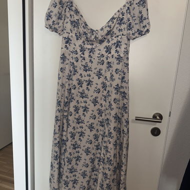 Blumenkleid mit Puffaermeln