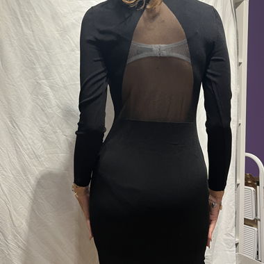 Vestito con schiena a forma di triangolo trasparente