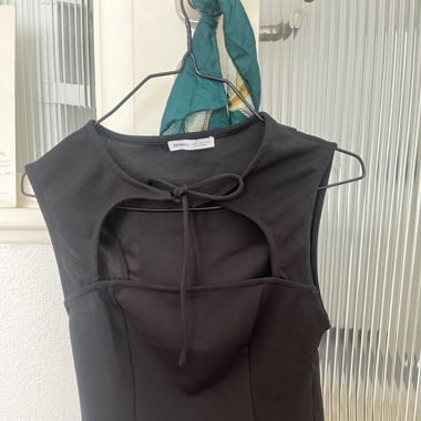 schwarzes Top 