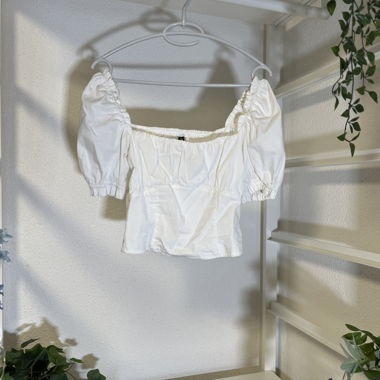 Weisses Blusen-Top mit Puffärmeln – S