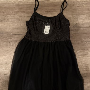 Robe noire en tulle