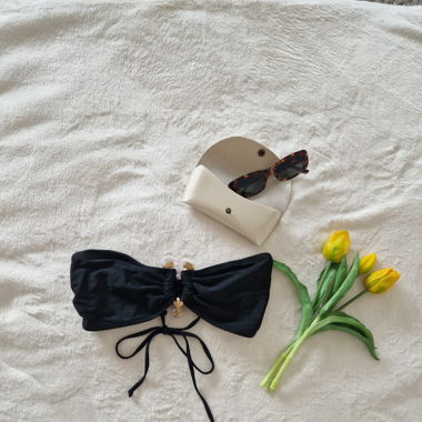 Top Bikini, nero, dettaglio oro, allacciatura