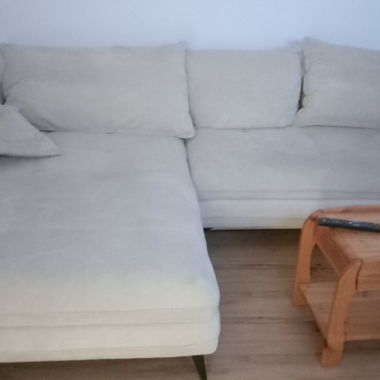 Beiges Ecksofa mit Recamiere