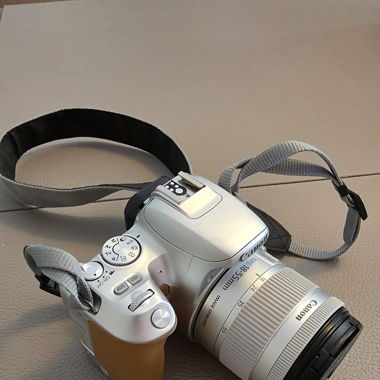 Canon EOS 200D