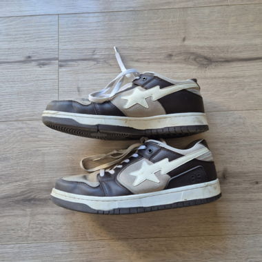 Braune Sneaker mit Stern
