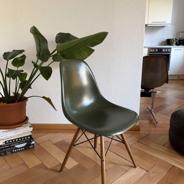 Sedia Herman Miller in fibra di vetro verde