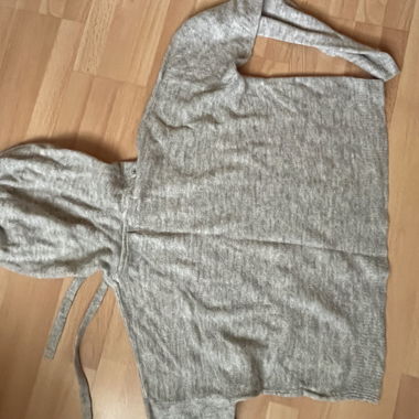 Pull à capuche gris 