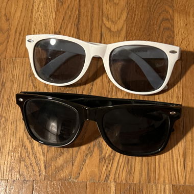 2 Sonnenbrillen 