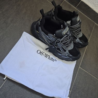 Off-White „Be Right Back“-Sneaker schwarz/grau