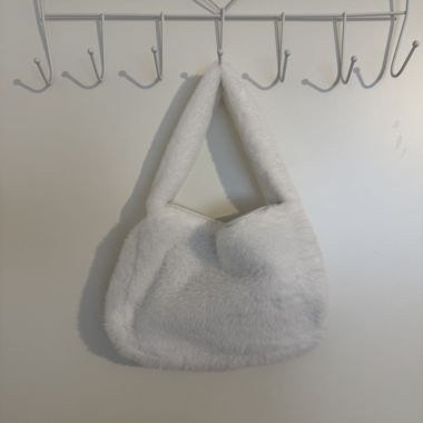 Sac à main en fausse fourrure blanche