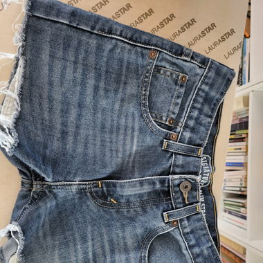 Short Levis