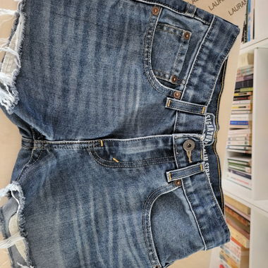 Short Levis