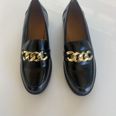 Mocassins noirs chaîne dorée
