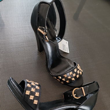 High heels mit Nieten