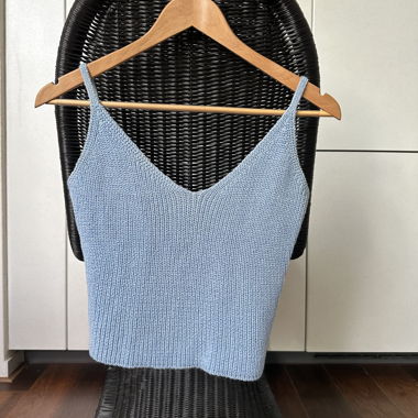 Hellblaues Strick-Camisole-Top