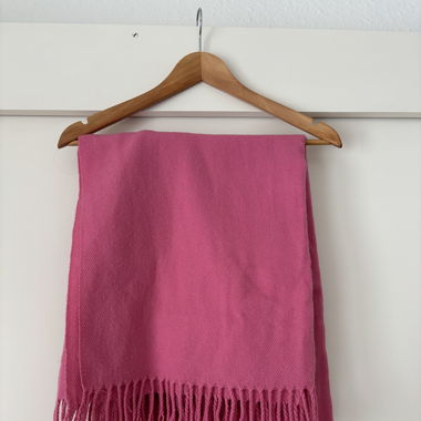 Schöner pinker Schal