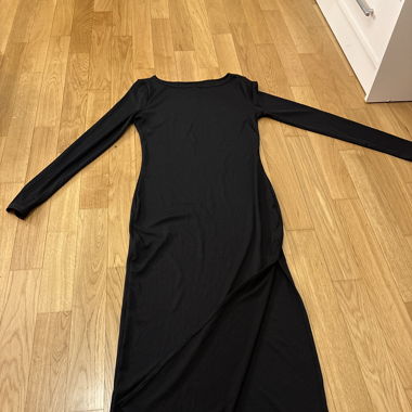 Schwarzes Kleid