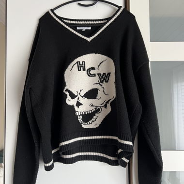 Maglione in maglia nero con teschio „heaven can wait“