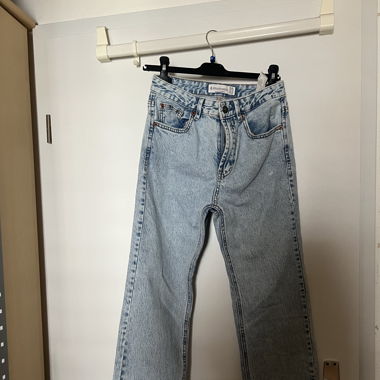 Jeans stradivarius légèrement évasé