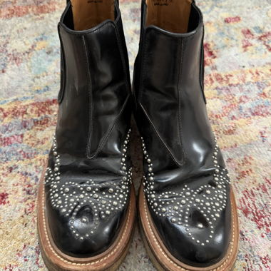 Bottines Chelsea noires avec des clous