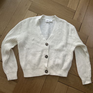 Gilet boutonné en maille blanche
