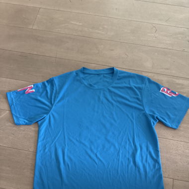 Kurzes Sportshirt mit Auschrift