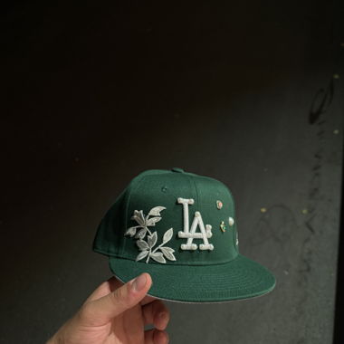 Cappellino fitted LA con ricamo