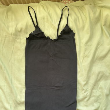 Eng anliegendes Kleid