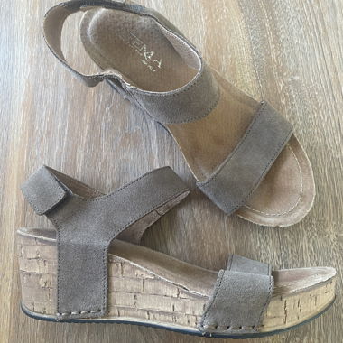 Sandali con zeppa beige/grigi