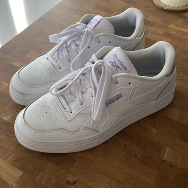 Reebok Court Advance Sneaker white lilac