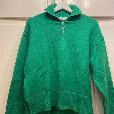 Grüner Pullover