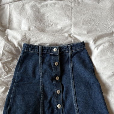 Gonna in jeans con pattina con bottoni