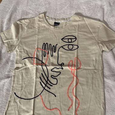 T-shirt beige à imprimé artistique