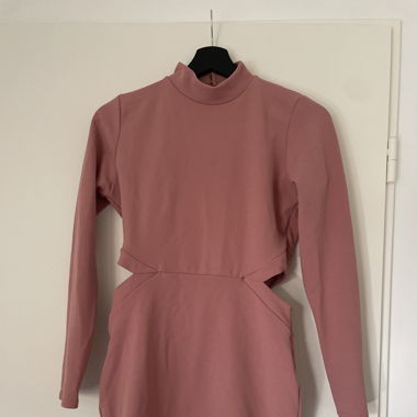 Kleid S/M mit offenem Rücken