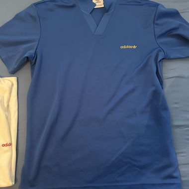 T-shirt adidas