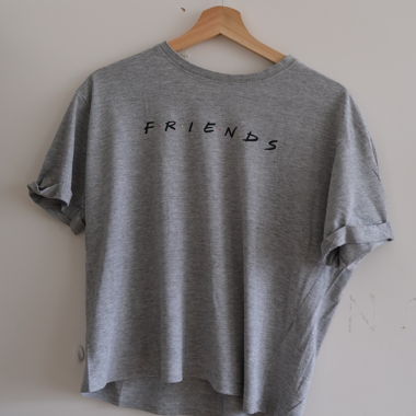 graues T-Shirt mit Druck "FRIENDS"