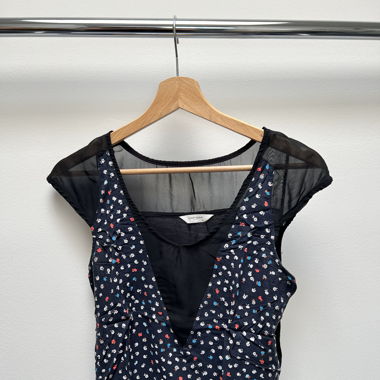 Shirt mit transparenten Einsätzen