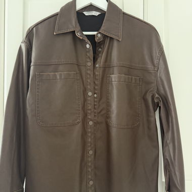 Chemise en cuir synthétique marron