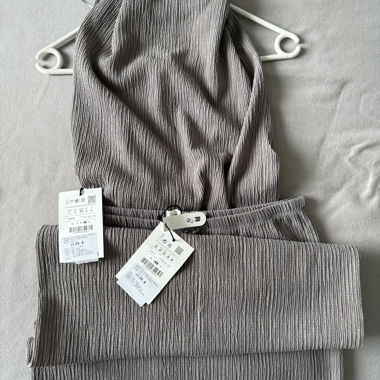 Set grigio con top e gonna