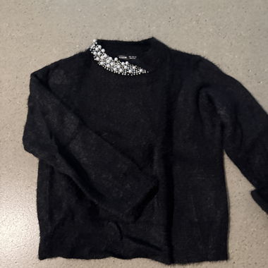 Pull noir en perles