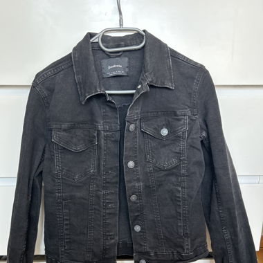 Schwarze Jeansjacke - Stradivarius