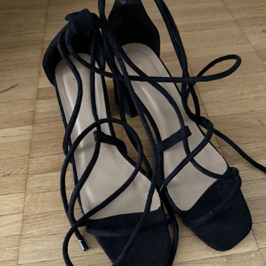 Scarpe nere con lacci