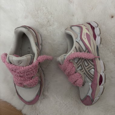 Baskets Asics roses