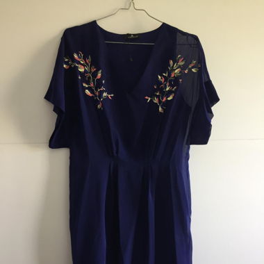 Dunkelblau Kleid Blumen Stickerei / neu/ Gr. 36