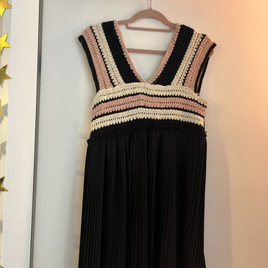Knit dress with pleats