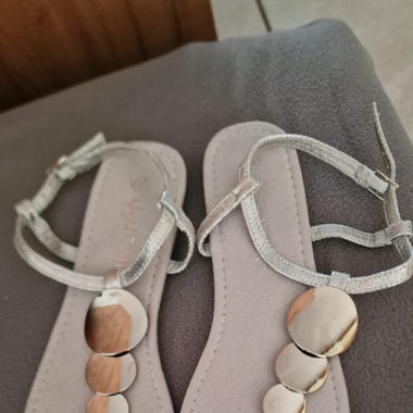 Silberne Sandalen Flip Flop 