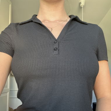 T-shirt noir avec col