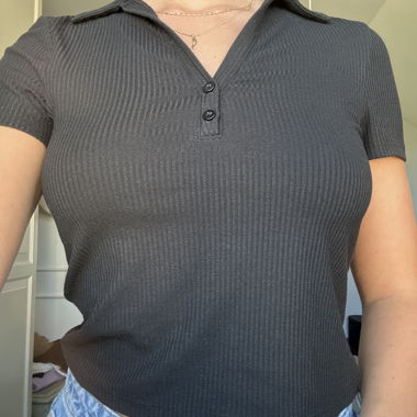 T-shirt noir avec col