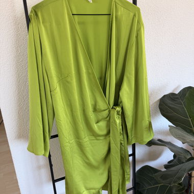 Abito a portafoglio verde