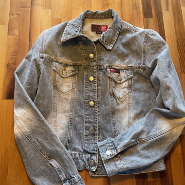 Giacca di jeans azzurro chiaro